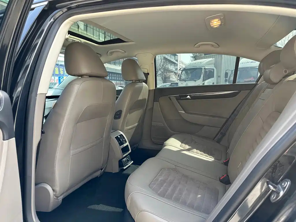 VOLKSWAGEN MAGOTAN 2014