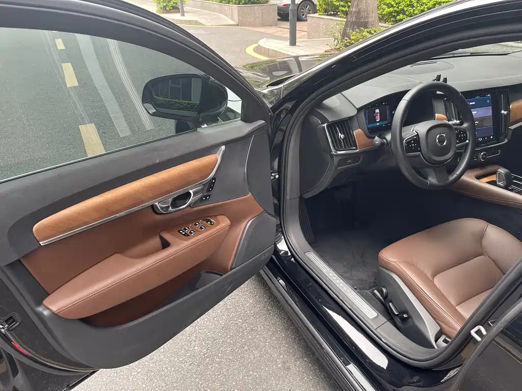 VOLVO S90 2022