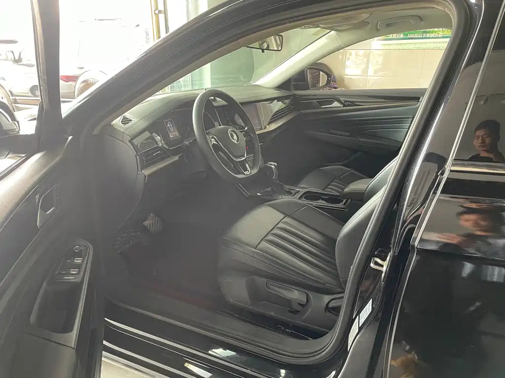 VOLKSWAGEN PASSAT 2021