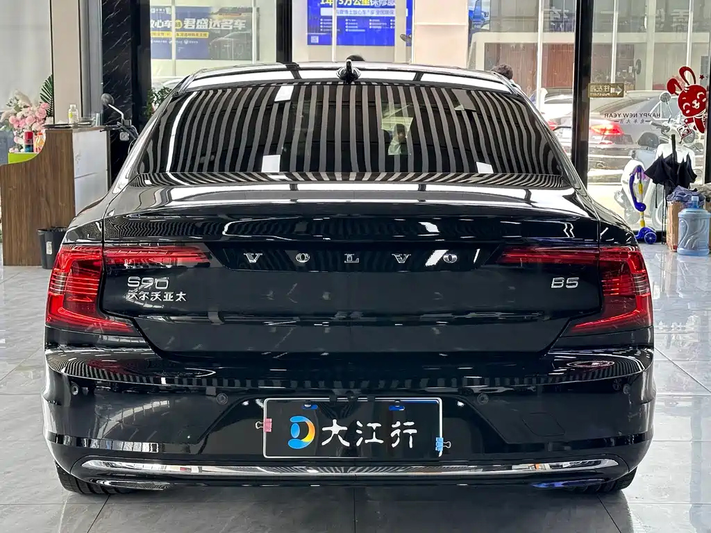 VOLVO S90 2023