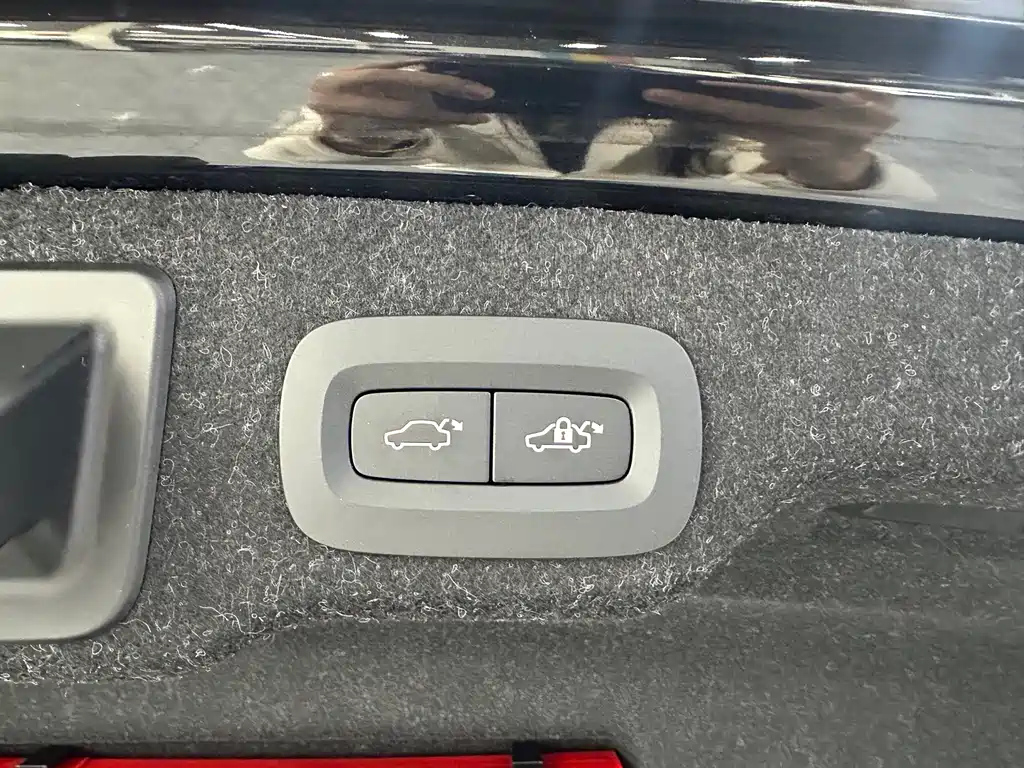 VOLVO S90 2023