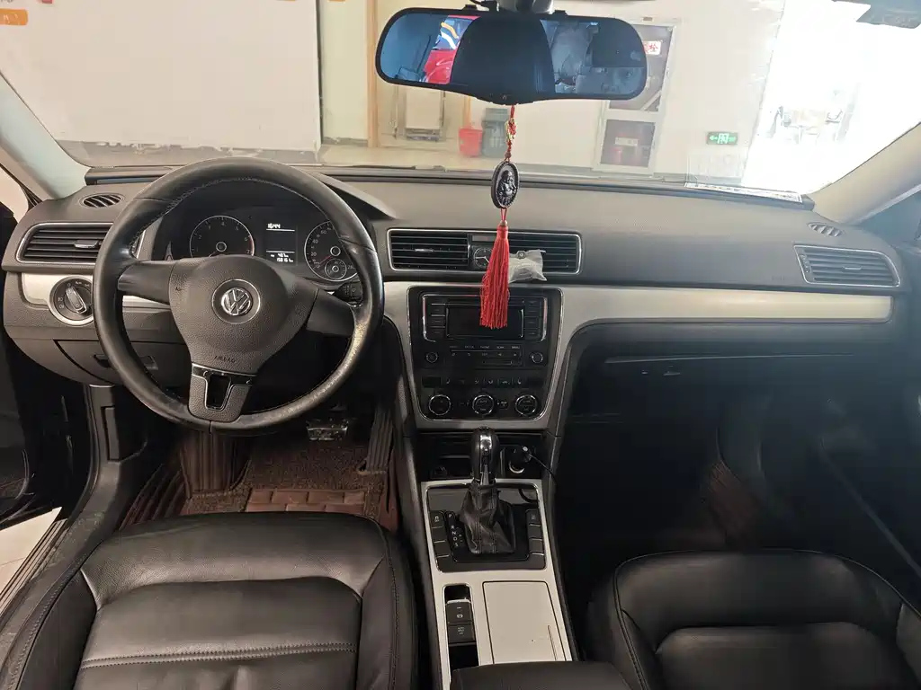 VOLKSWAGEN PASSAT 2014