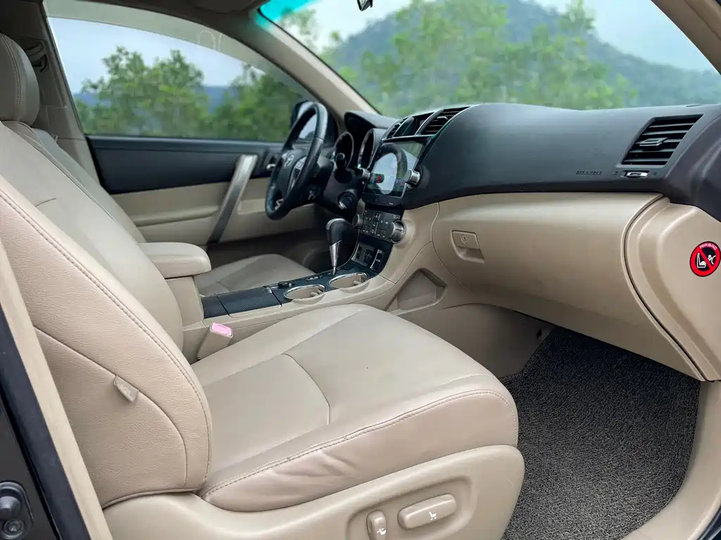 TOYOTA HIGHLANDER 2010