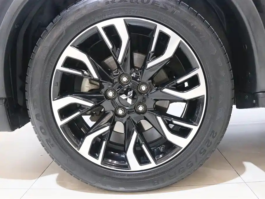 MITSUBISHI OUTLANDER 2019