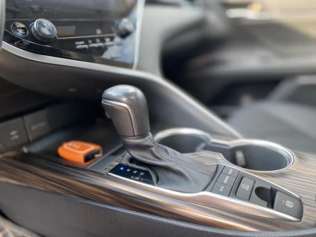 TOYOTA CAMRY 2019