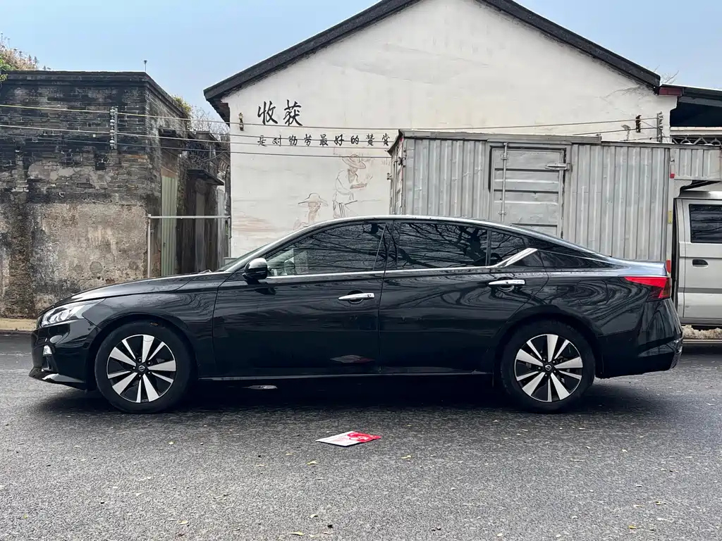 NISSAN TEANA 2022