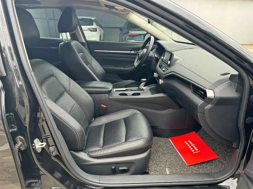 NISSAN TEANA 2019