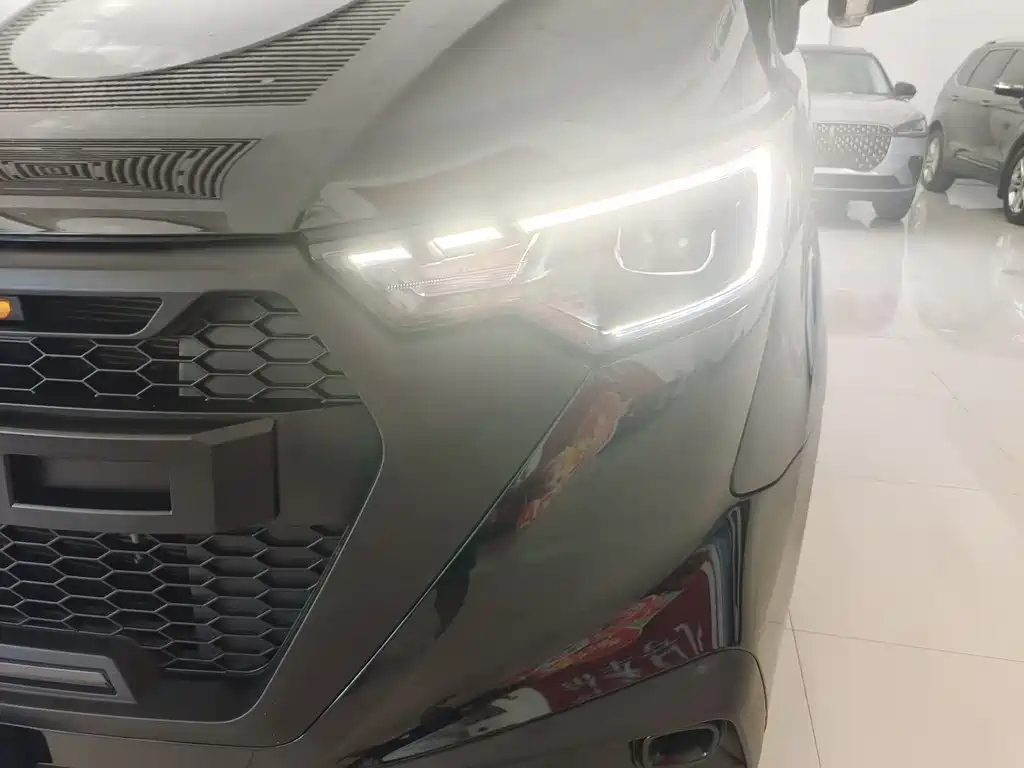 FORD TOUREO 2023