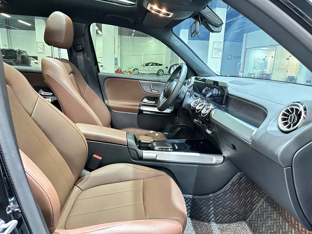 MERCEDES BENZ GLB 2023