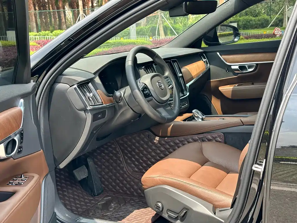 VOLVO S90 2023
