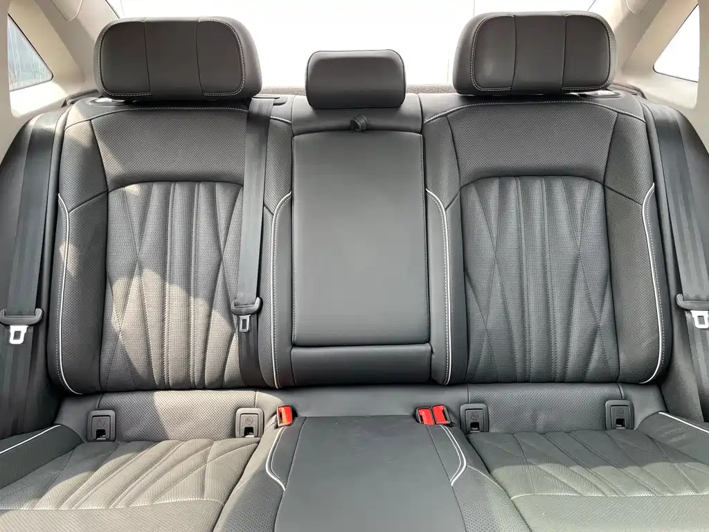 VOLKSWAGEN PASSAT 2022
