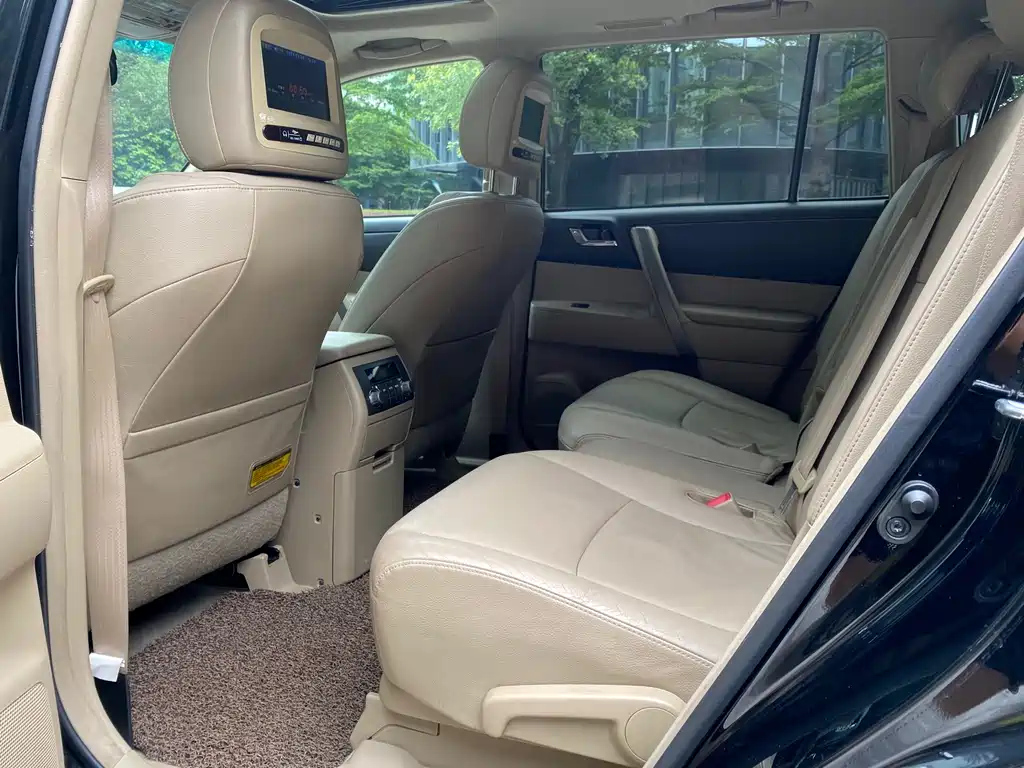 TOYOTA HIGHLANDER 2011