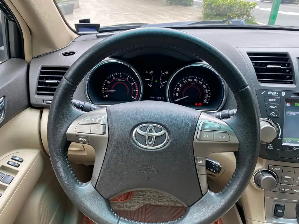 TOYOTA HIGHLANDER 2011