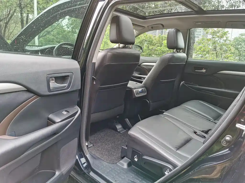 TOYOTA HIGHLANDER 2017