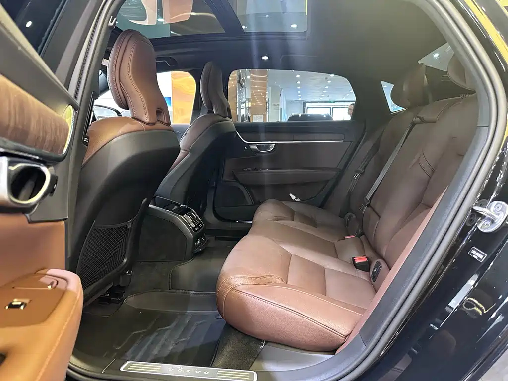 VOLVO S90 2023
