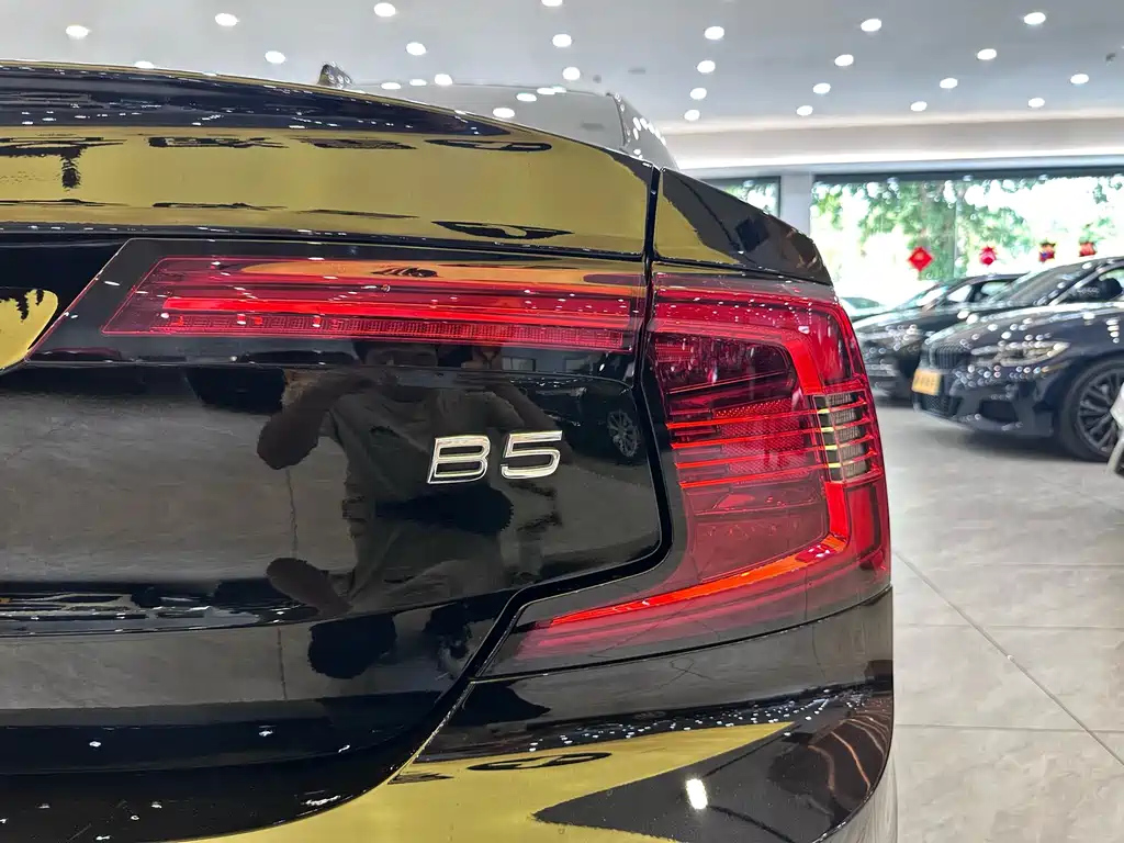 VOLVO S90 2023