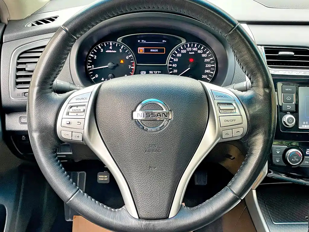 NISSAN TEANA 2017