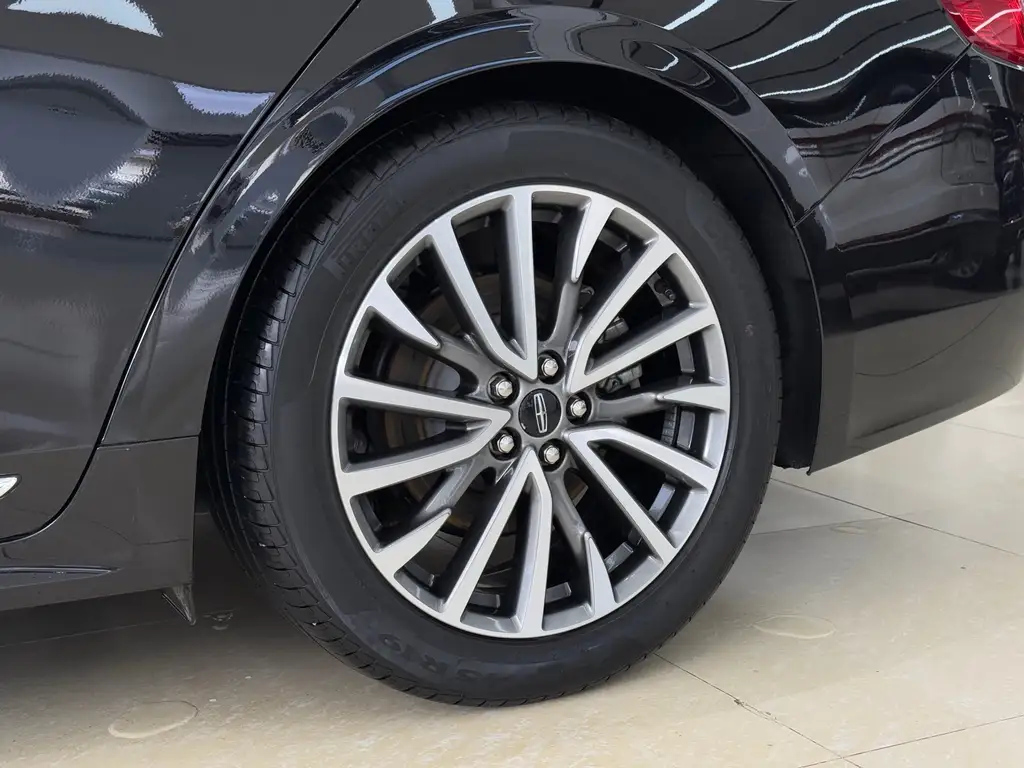 LINCOLN CONTINENTAL 2019