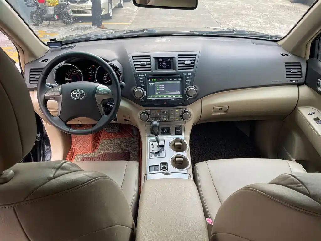 TOYOTA HIGHLANDER 2011