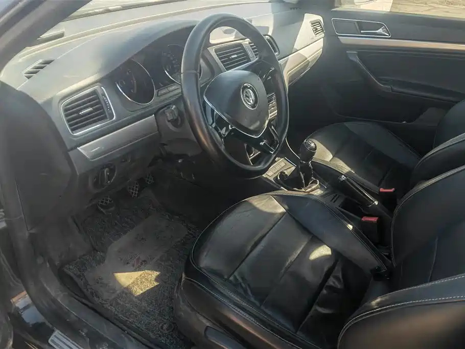 VOLKSWAGEN LAVIDA 2016