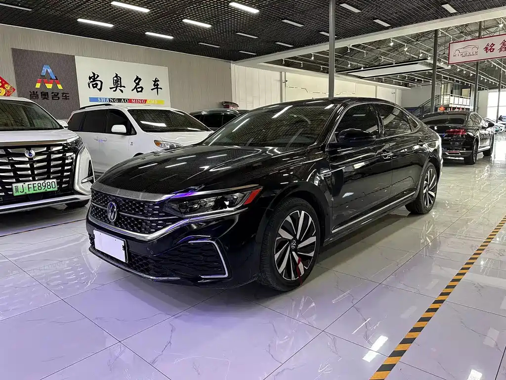 VOLKSWAGEN PASSAT 2022