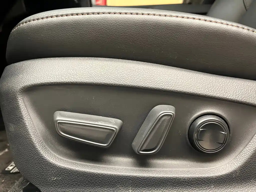 TOYOTA CAMRY 2023