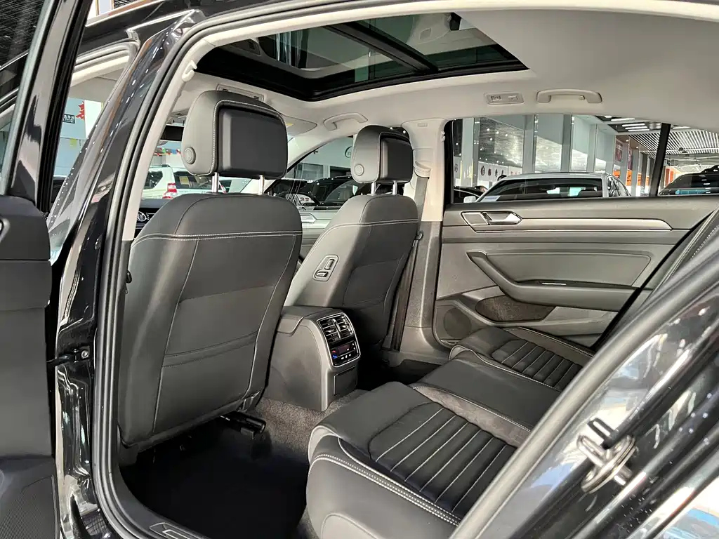 VOLKSWAGEN MAGOTAN 2020