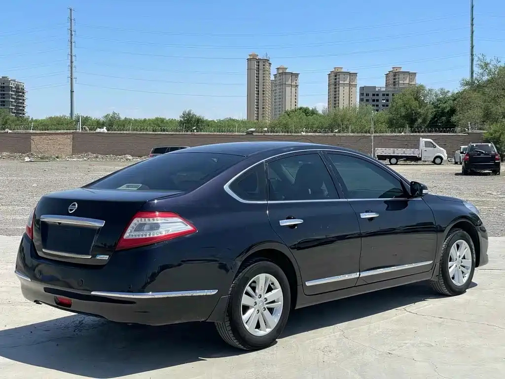 NISSAN TEANA 2011