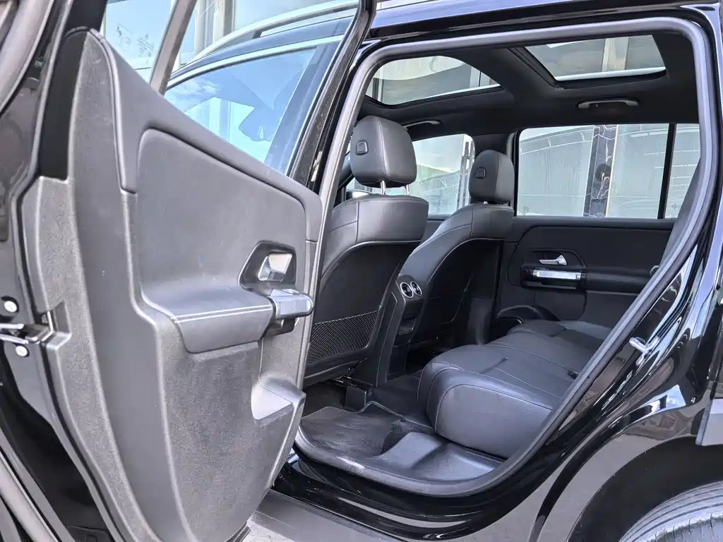 MERCEDES BENZ GLB 2024