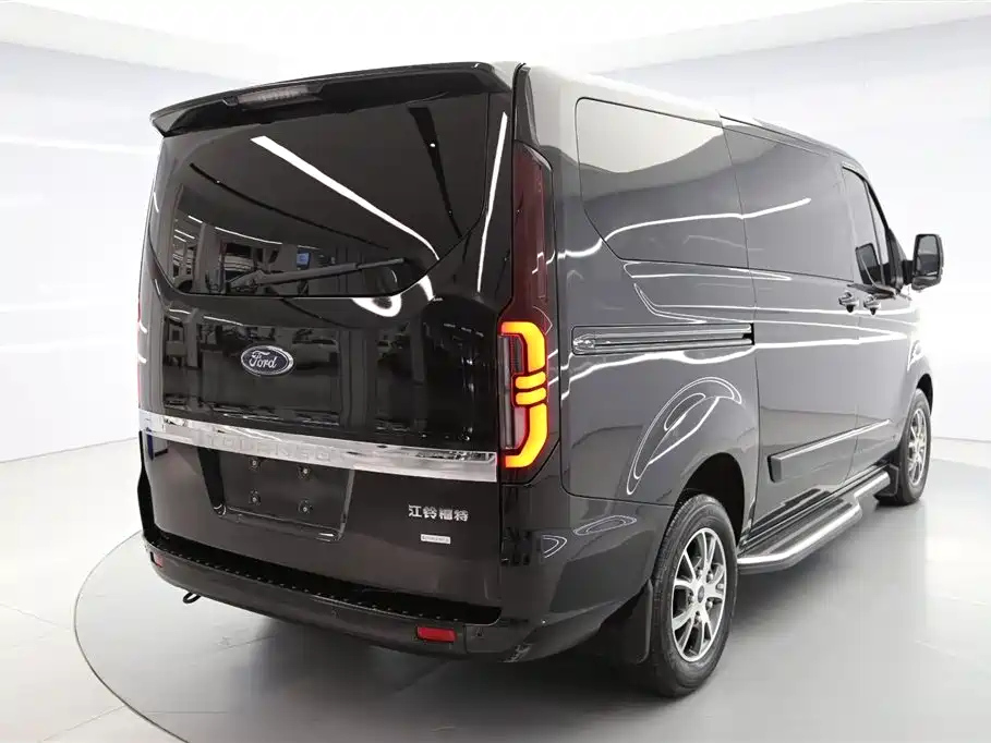 FORD TOUREO 2023