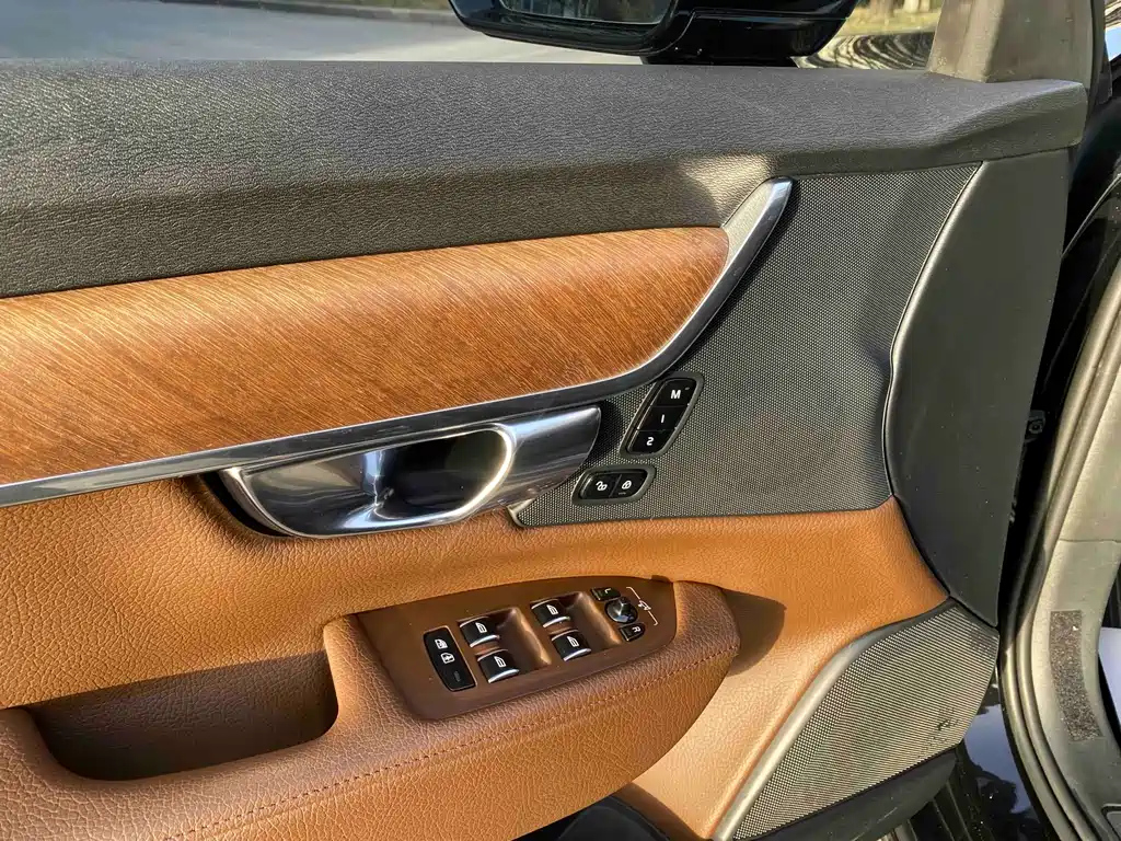 VOLVO S90 2019