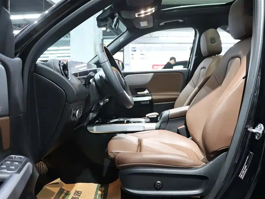 MERCEDES BENZ GLB 2023