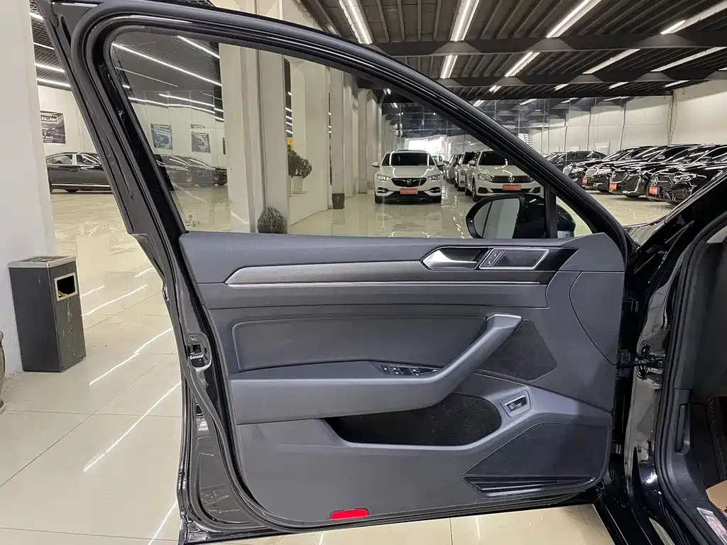 VOLKSWAGEN MAGOTAN 2021