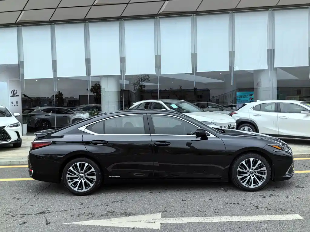 LEXUS ES 2020
