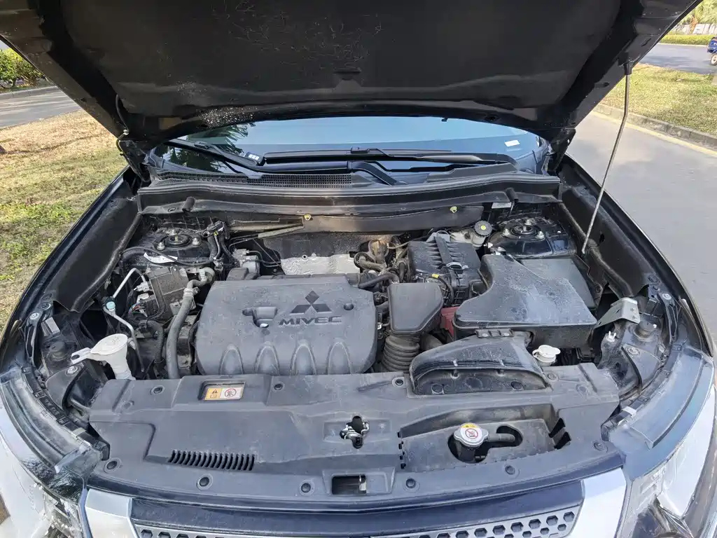 MITSUBISHI OUTLANDER 2020