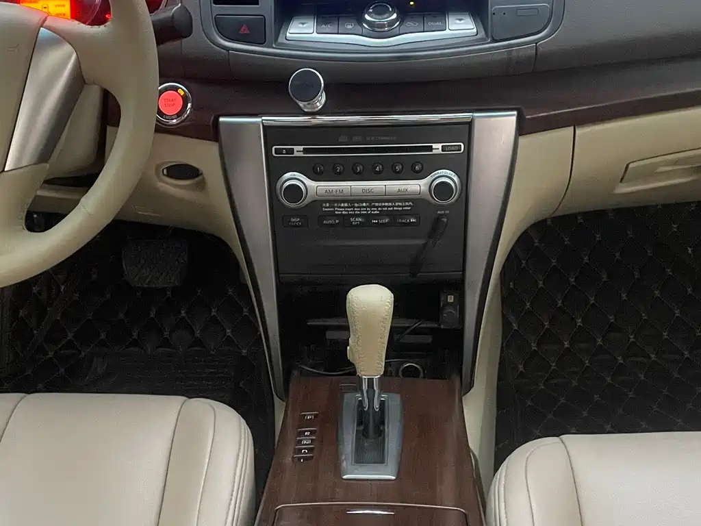 NISSAN TEANA 2010