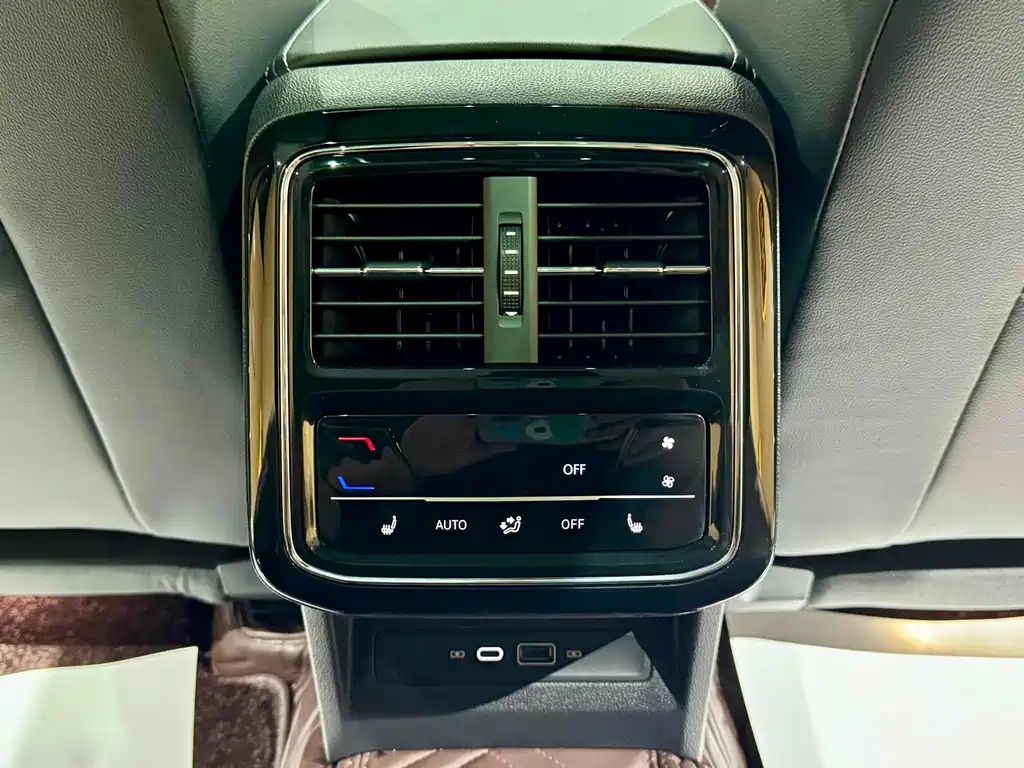 VOLKSWAGEN PASSAT 2023