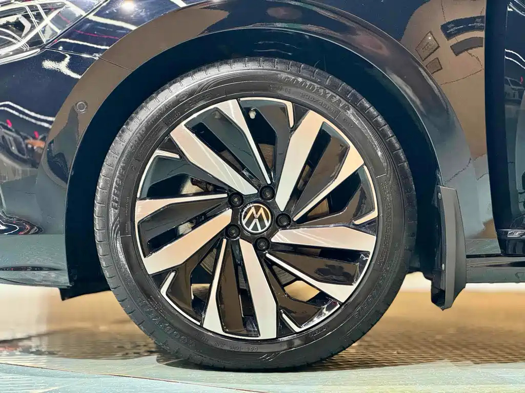 VOLKSWAGEN PASSAT 2023