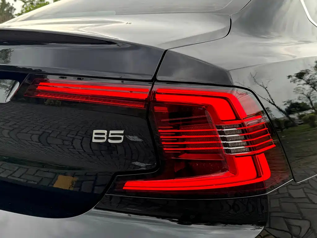 VOLVO S90 2023
