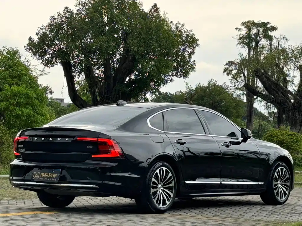 VOLVO S90 2023