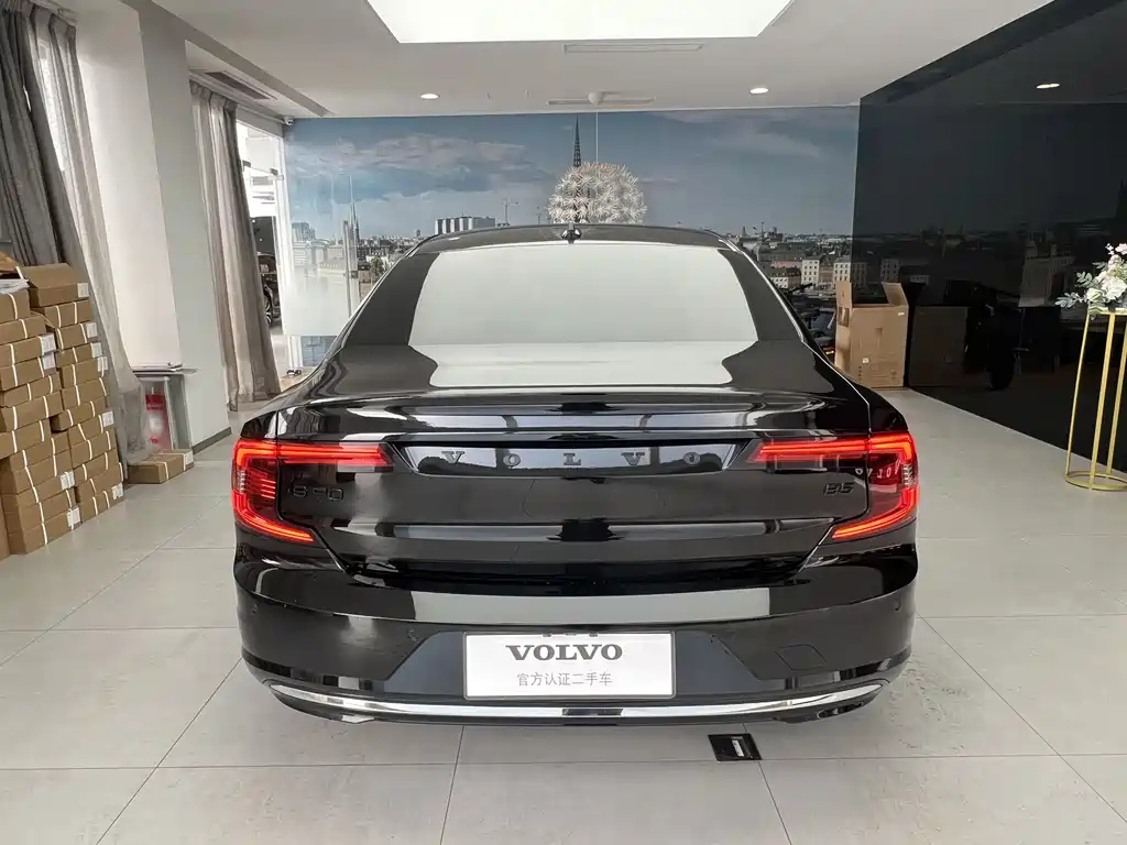 VOLVO S90 2023