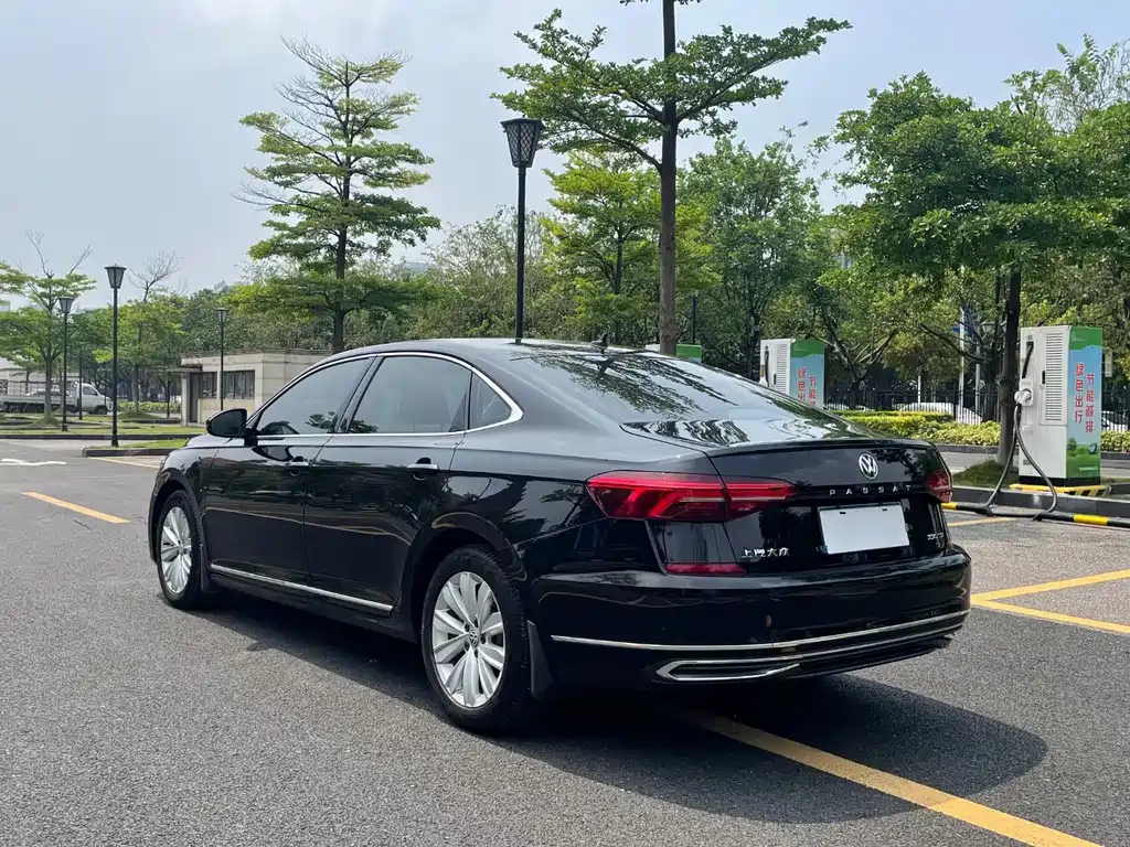 VOLKSWAGEN PASSAT 2020