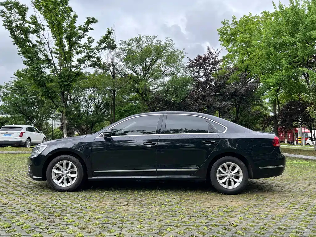 VOLKSWAGEN PASSAT 2019