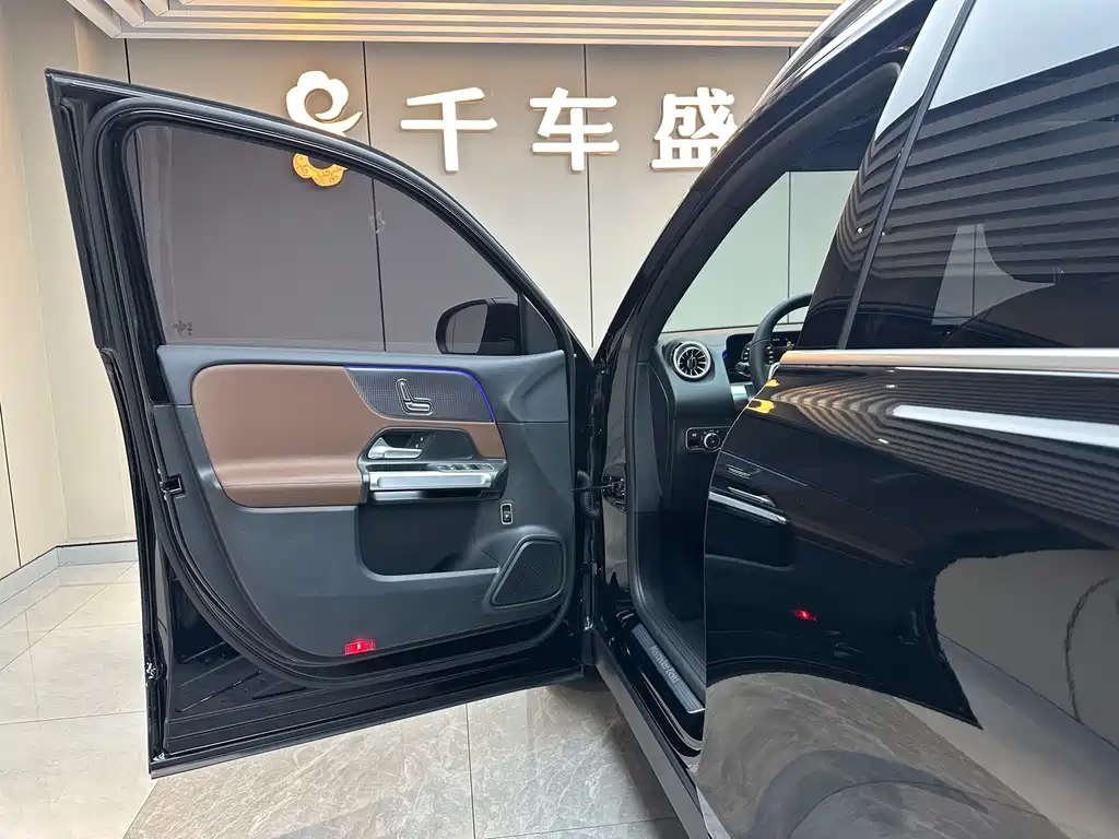 MERCEDES BENZ GLB 2023