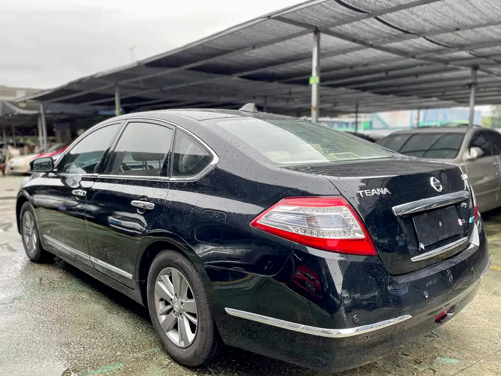 NISSAN TEANA 2011