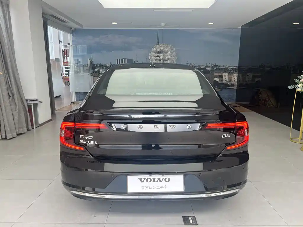 VOLVO S90 2022