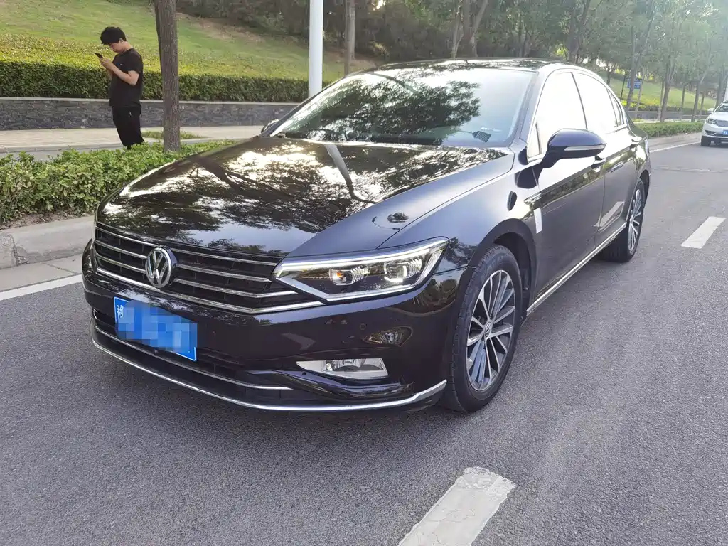 VOLKSWAGEN MAGOTAN 2020