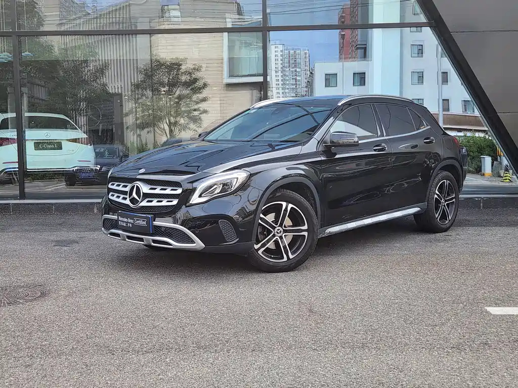 MERCEDES BENZ GLA 2018