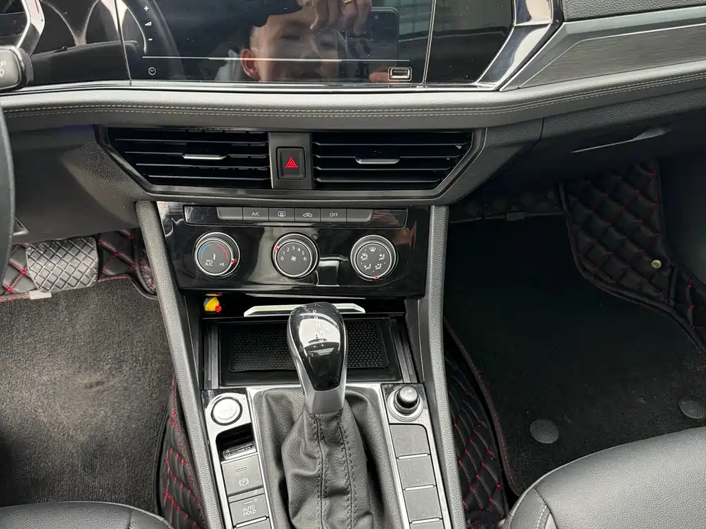 VOLKSWAGEN SAGITAR 2021