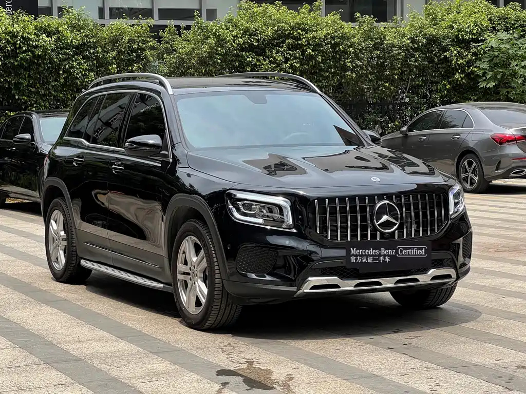 MERCEDES BENZ GLB 2023